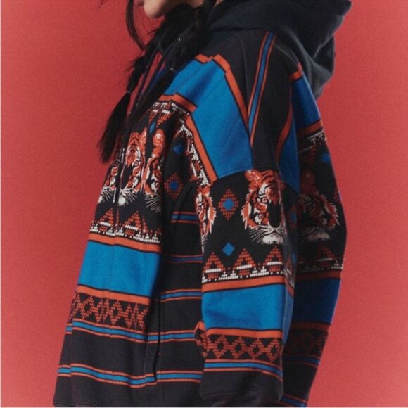 Free People Movement Sprint To The Finish Printed Hoodie Black Tiger Print NWOT - Picture 3 of 7